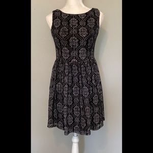 2/$10 xhilaration Sz M, Blk/white, Fit & flare dress.